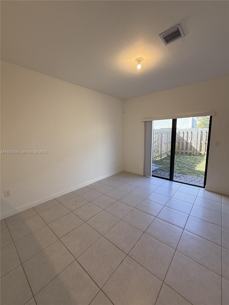 SILVER PALM RESIDENTIAL H - Residential Lease