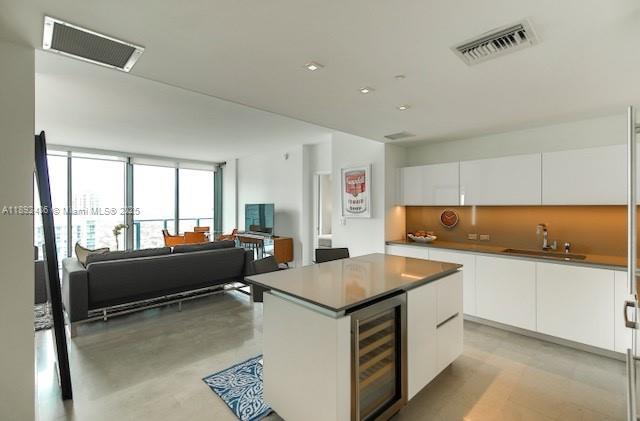 REACH CONDO - Residential Lease