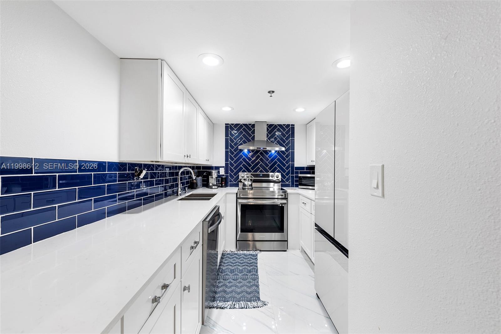 THE RIVIERA CONDO - Residential Lease