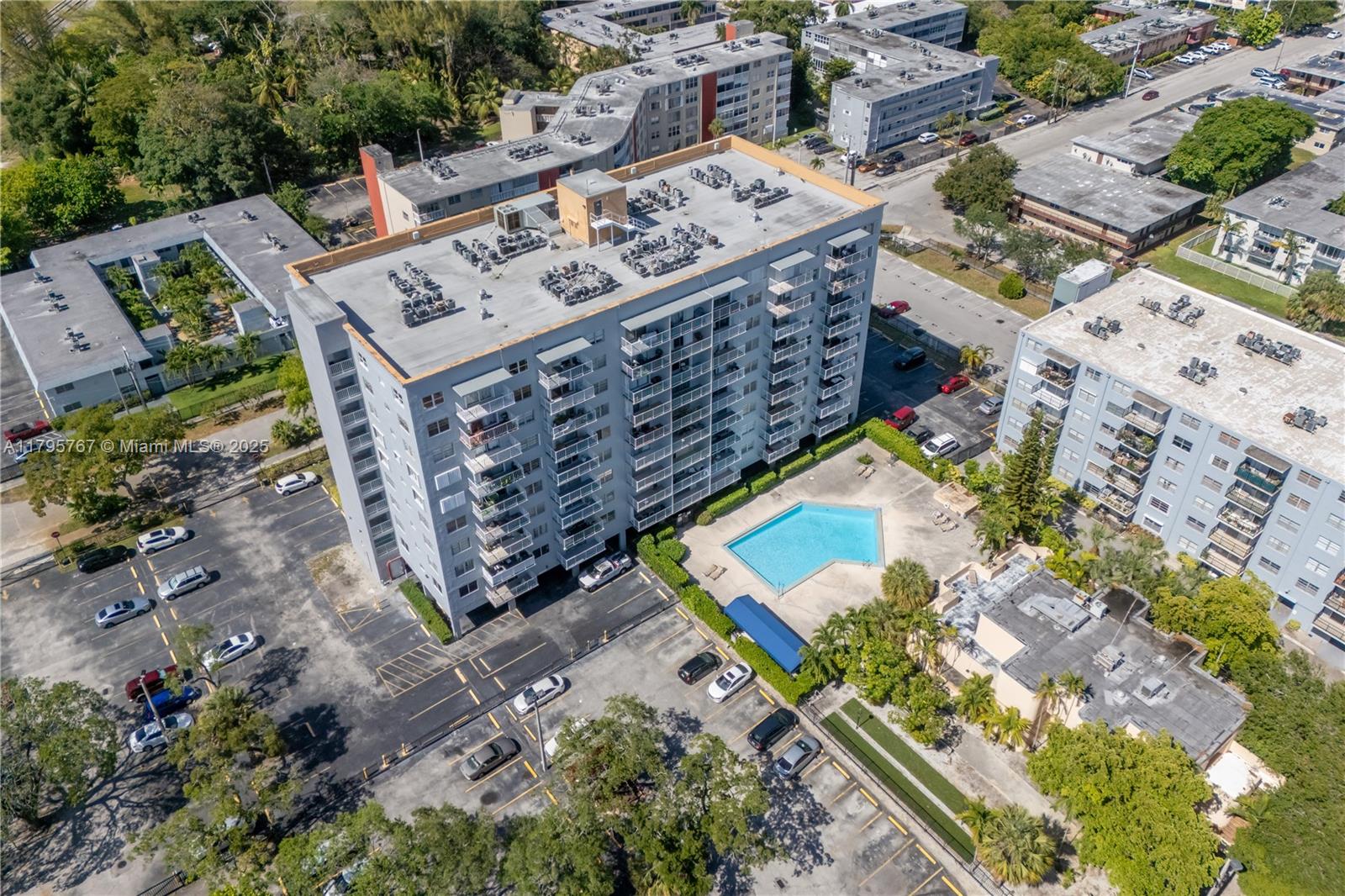 1470 Ne 125th Ter Ph9, North Miami, Miami-Dade County, Florida - 1 Bedrooms  
2 Bathrooms - 