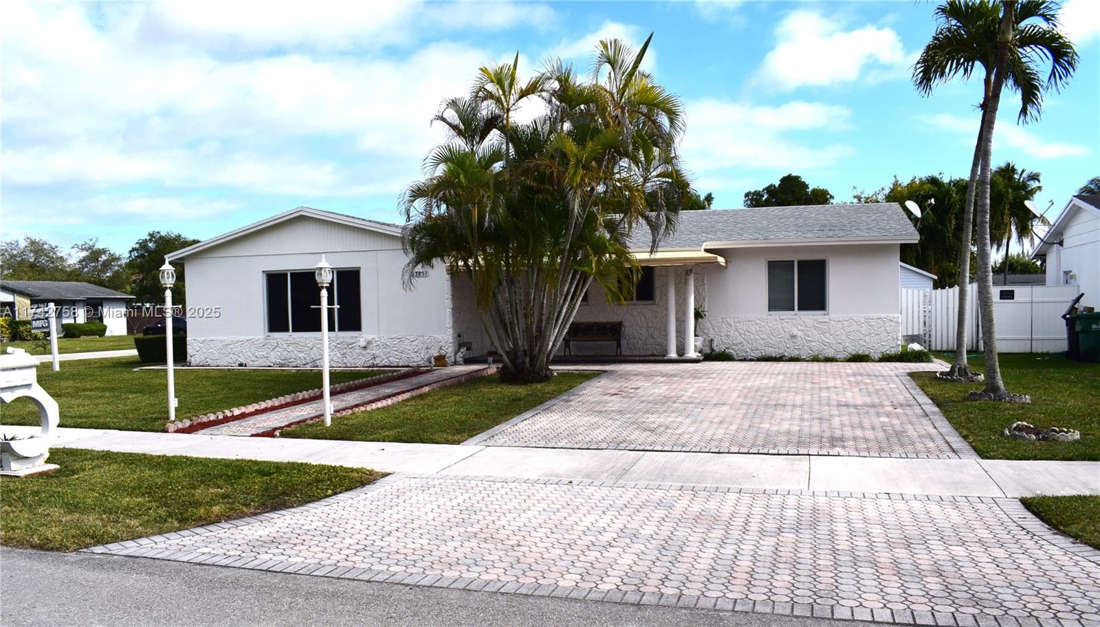 Property for Sale at 17851 Sw 91st Ave, Palmetto Bay, Miami-Dade County, Florida - Bedrooms: 4 
Bathrooms: 2  - $735,000