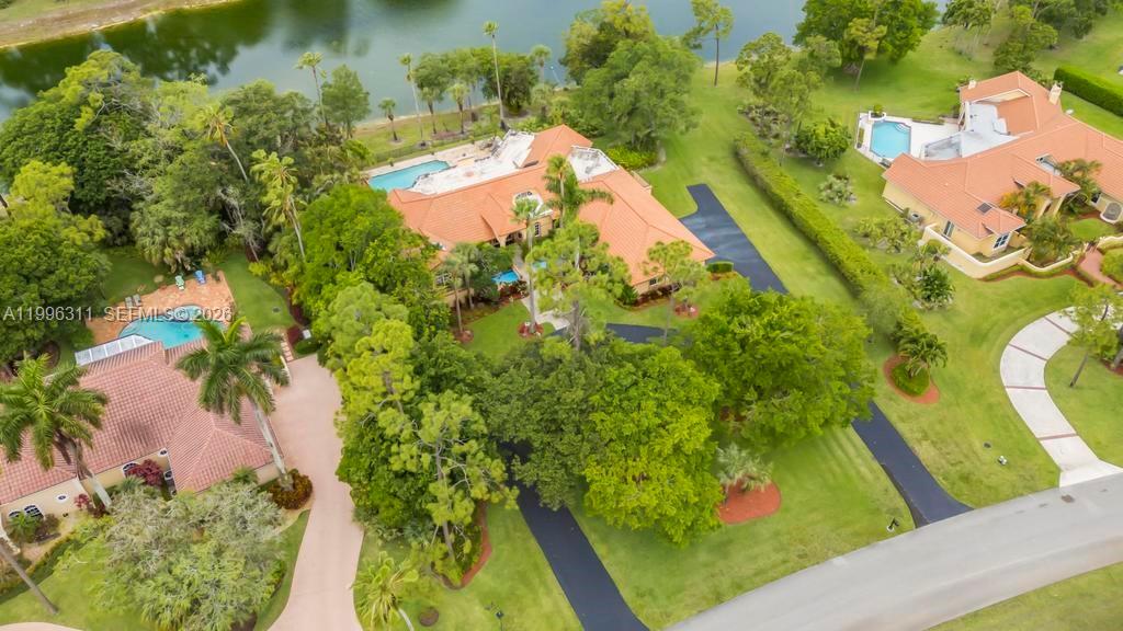 WHISPERING WOODS - Residential