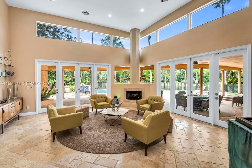 WHISPERING WOODS - Residential