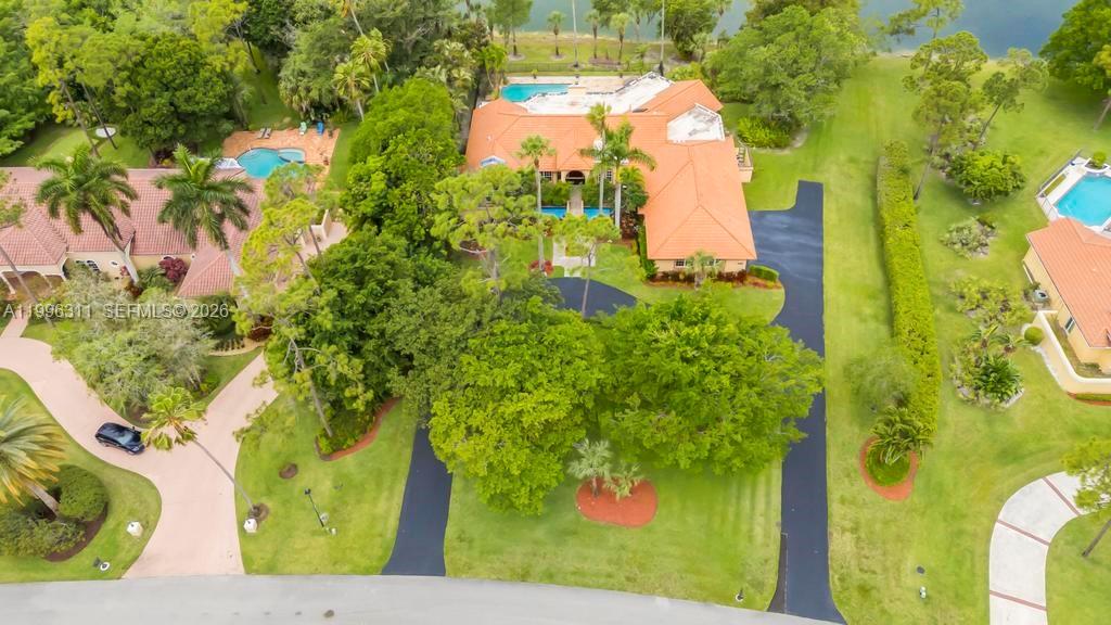 WHISPERING WOODS - Residential