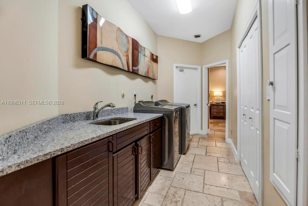 WHISPERING WOODS - Residential