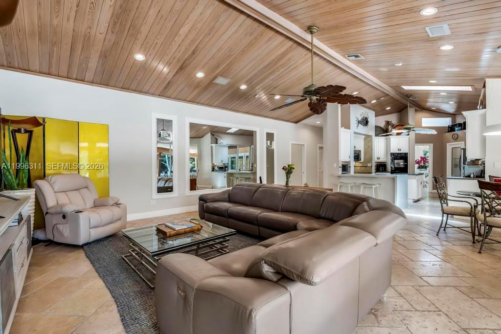 WHISPERING WOODS - Residential