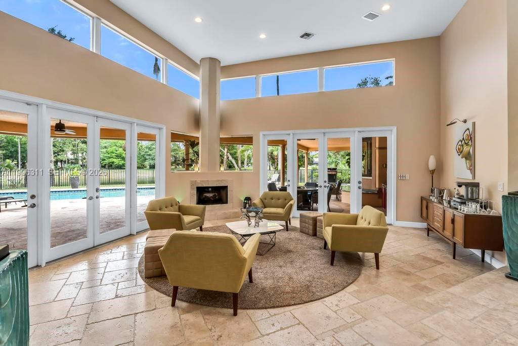 WHISPERING WOODS - Residential