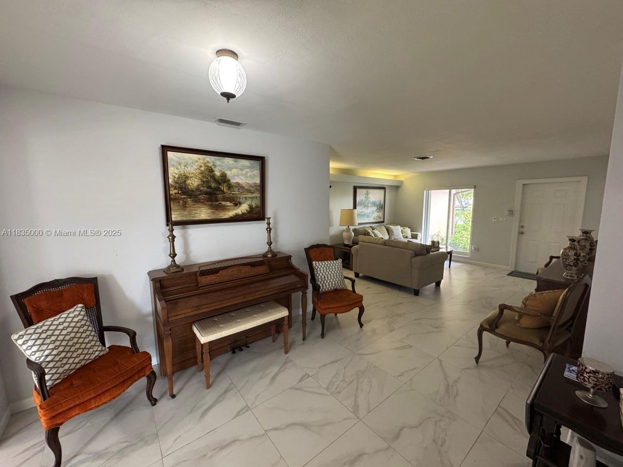 14181 Leaning Pine Dr, Miami Lakes, FL, 33014/$780,000 2 14181 Leaning Pine Dr