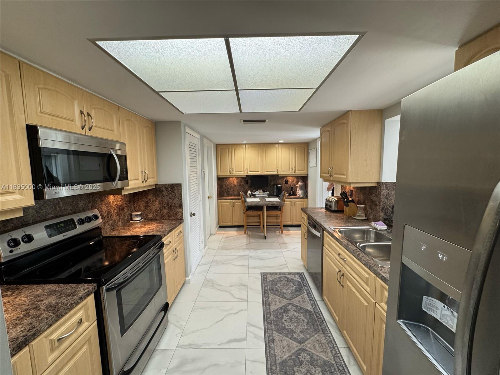 14181 Leaning Pine Dr, Miami Lakes, FL, 33014/$780,000 3 14181 Leaning Pine Dr