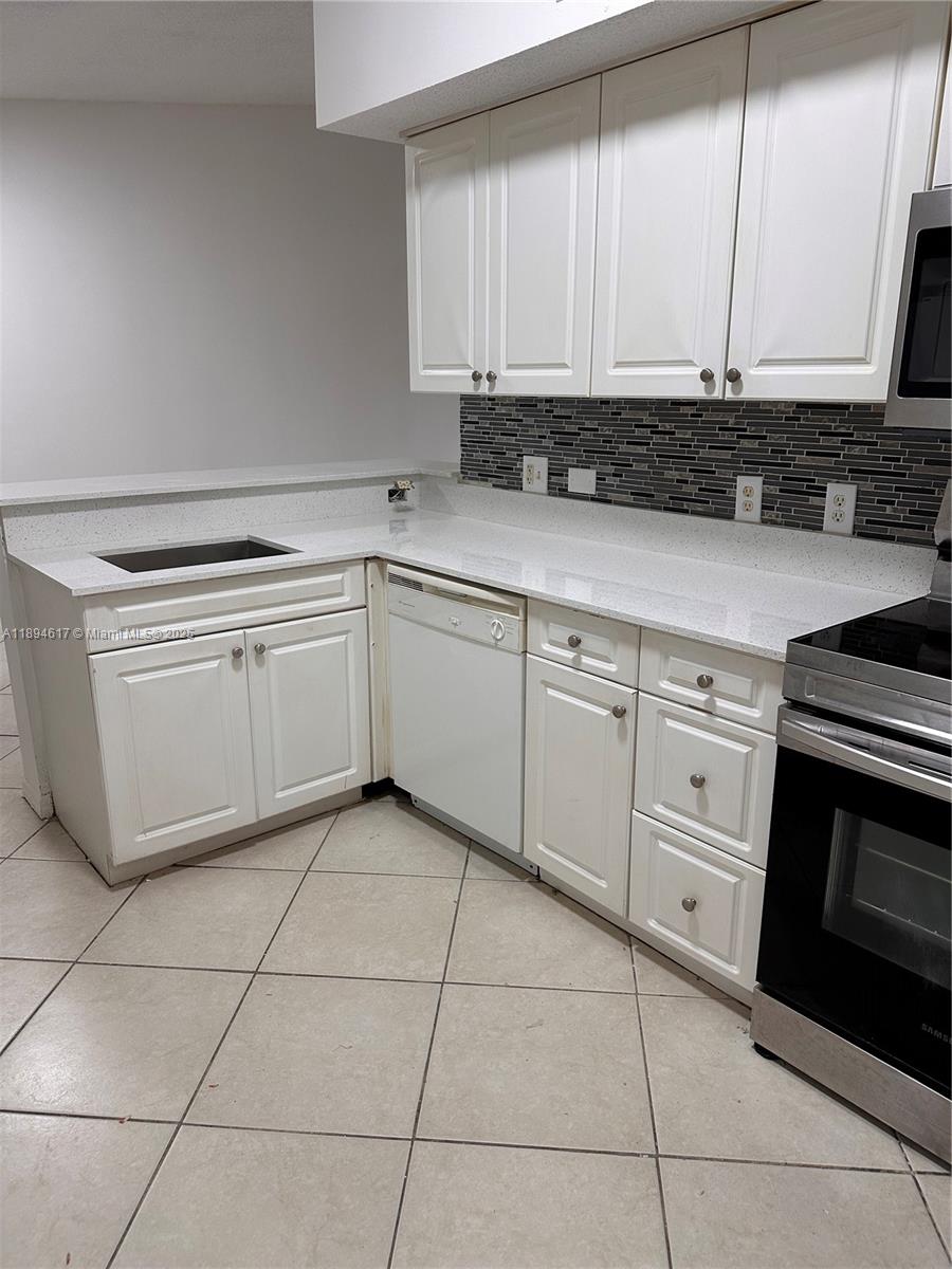 LA VIA CONDO - Residential Lease