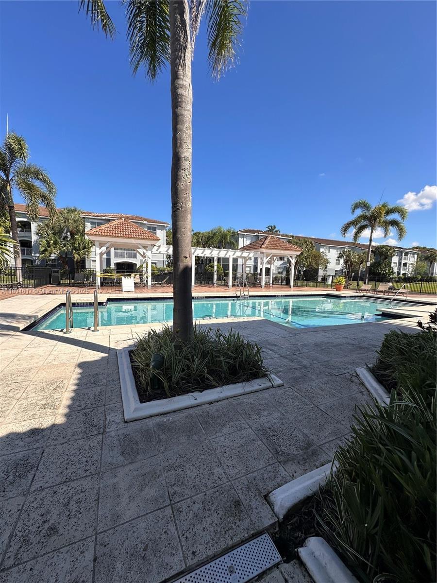 LA VIA CONDO - Residential Lease