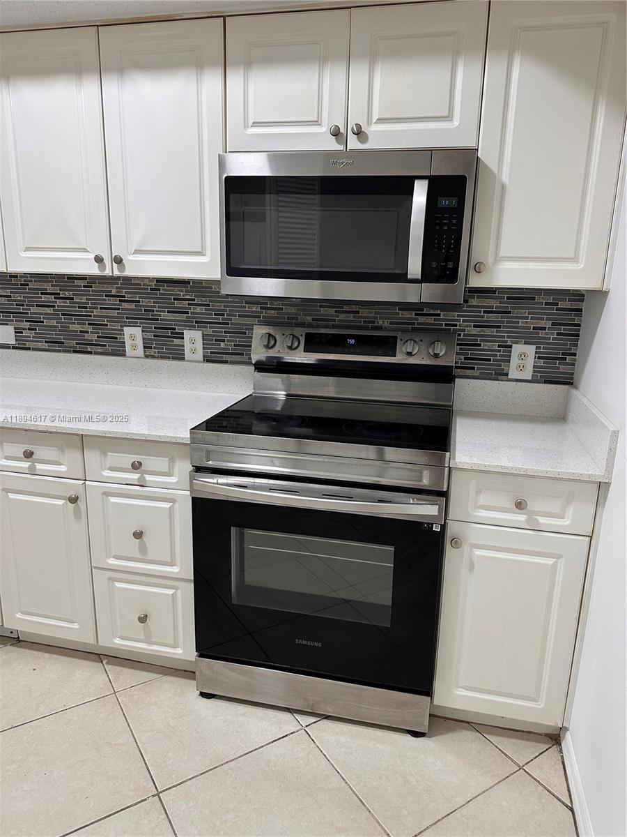 LA VIA CONDO - Residential Lease