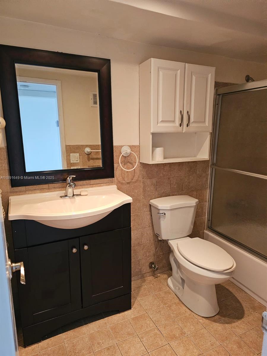 FLORIDIAN ARMS CONDO - Residential Lease