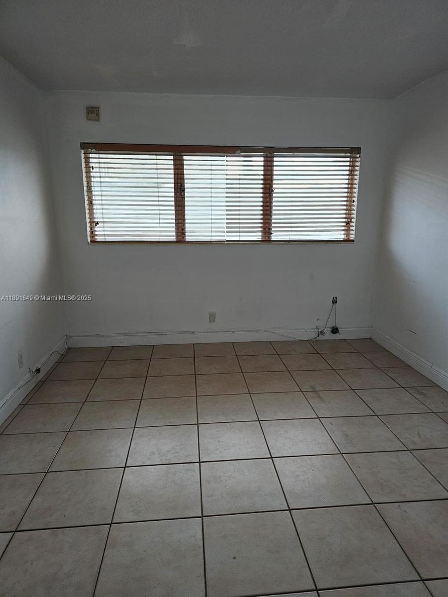 FLORIDIAN ARMS CONDO - Residential Lease