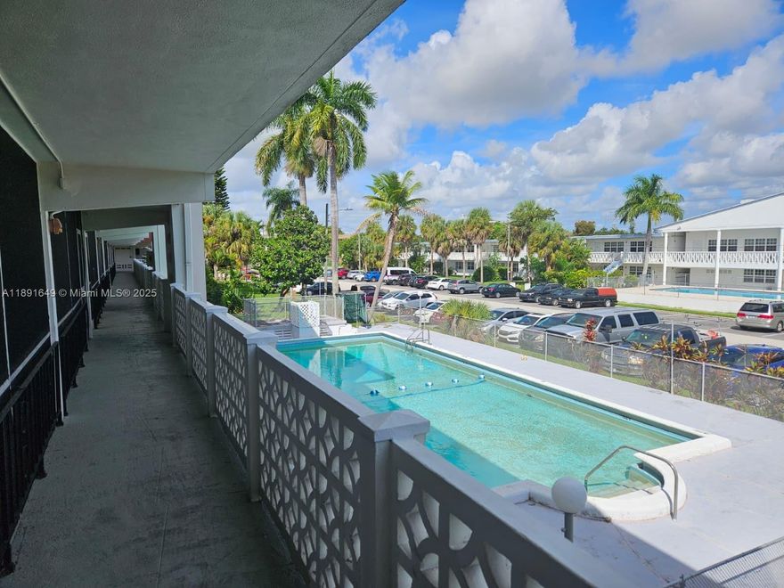 Large 1BR/1BA unit on a tranquil street in the heart of North Miami Beach, close to I-95 and Aventura. Tile floors, screened porch, laundry room on every floor. Across the street from a public park, and walking distance to an abundance of shopping and restaurants. Don't miss this opportunity to live in a spacious, well located condo at an afforable price.