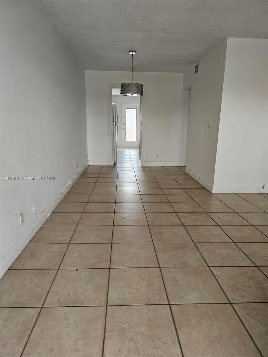 FLORIDIAN ARMS CONDO - Residential Lease