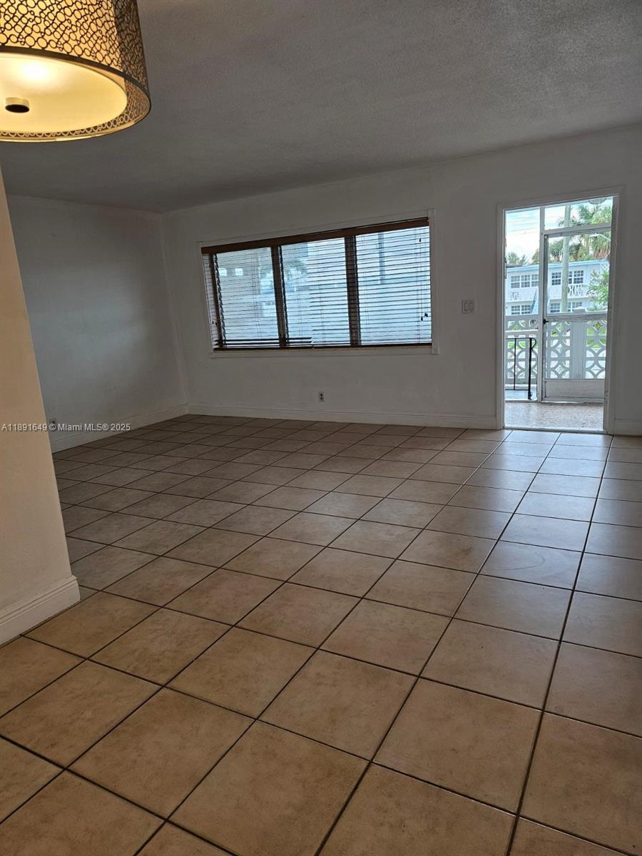 FLORIDIAN ARMS CONDO - Residential Lease