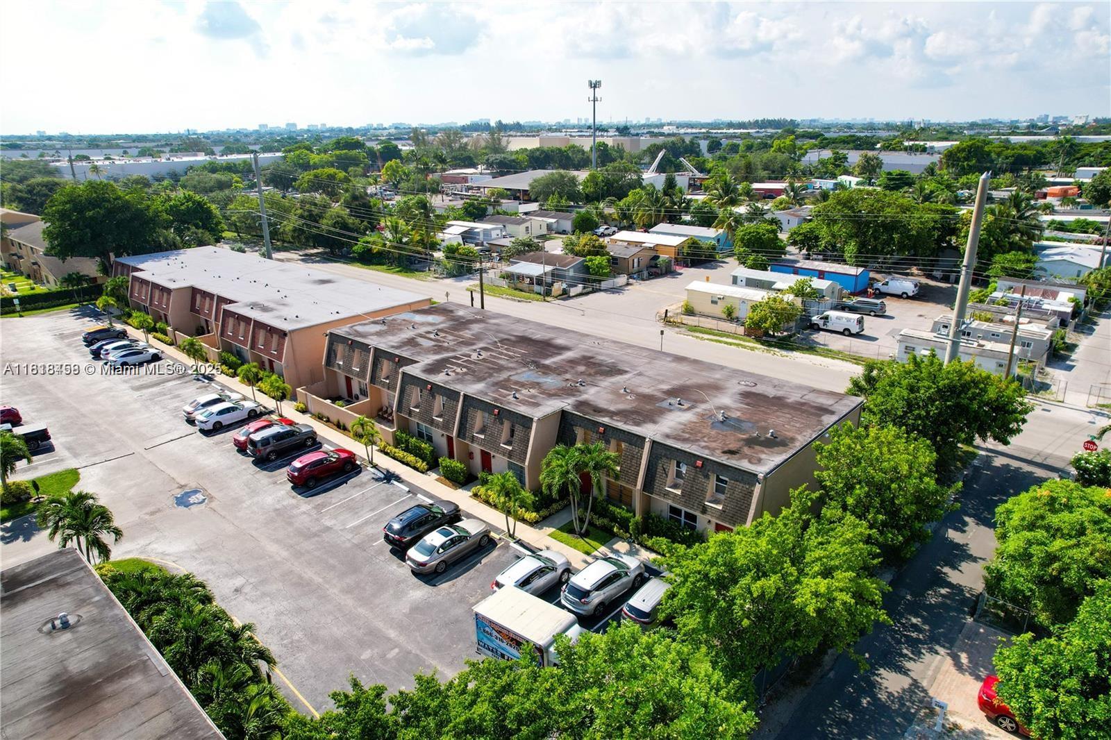 BLUE LAKE TOWNHOUSES COND - Residential