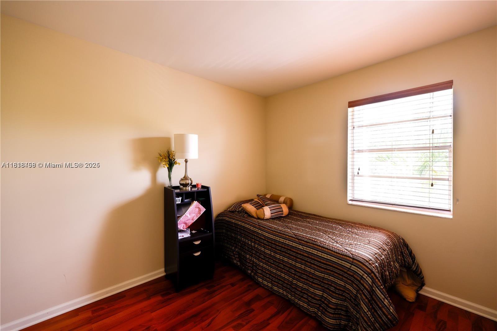 BLUE LAKE TOWNHOUSES COND - Residential