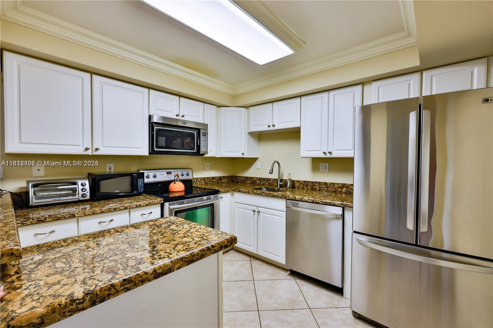 BLUE LAKE TOWNHOUSES COND - Residential