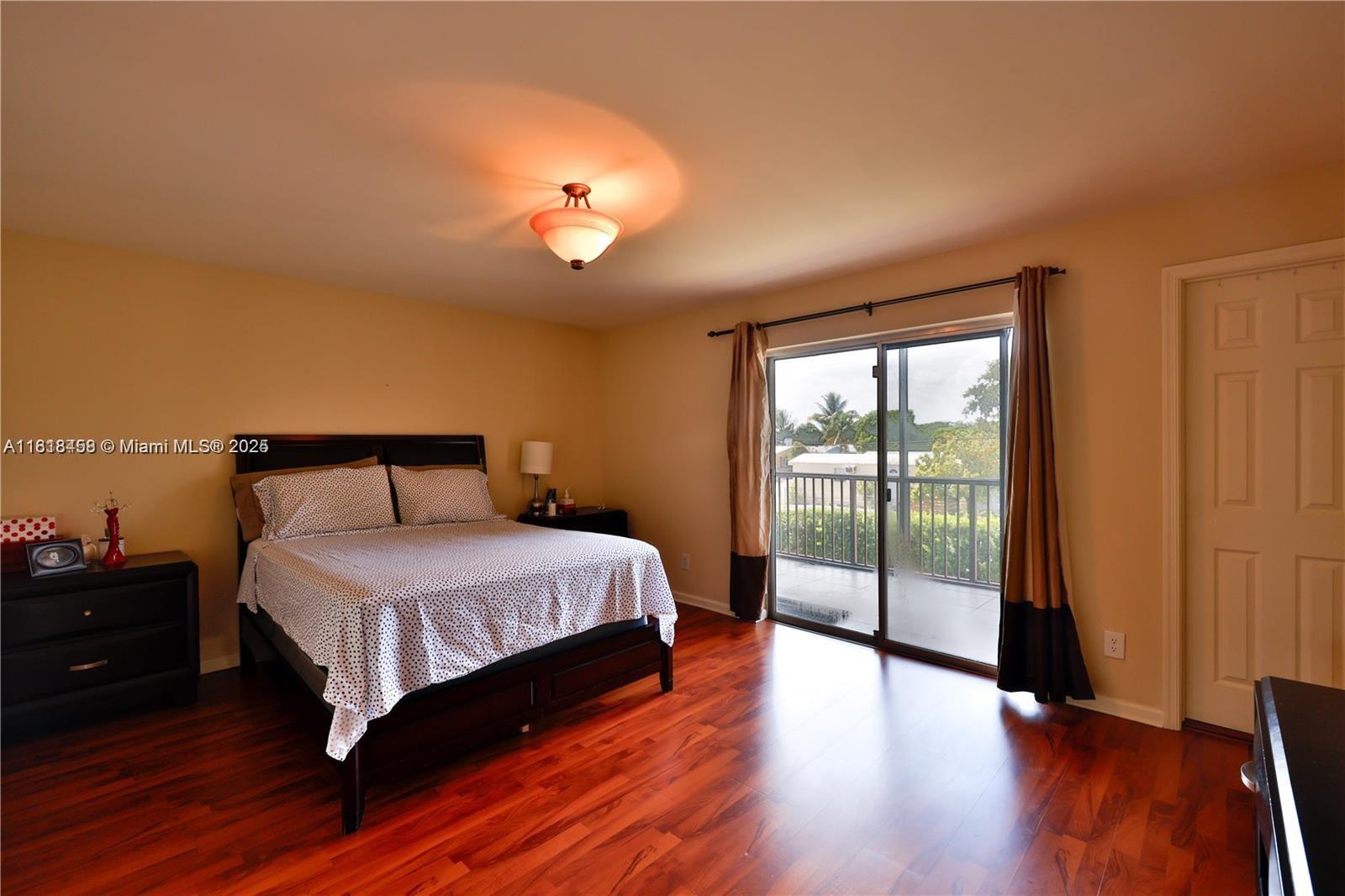 BLUE LAKE TOWNHOUSES COND - Residential