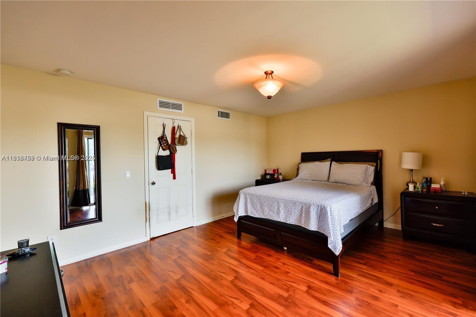 BLUE LAKE TOWNHOUSES COND - Residential