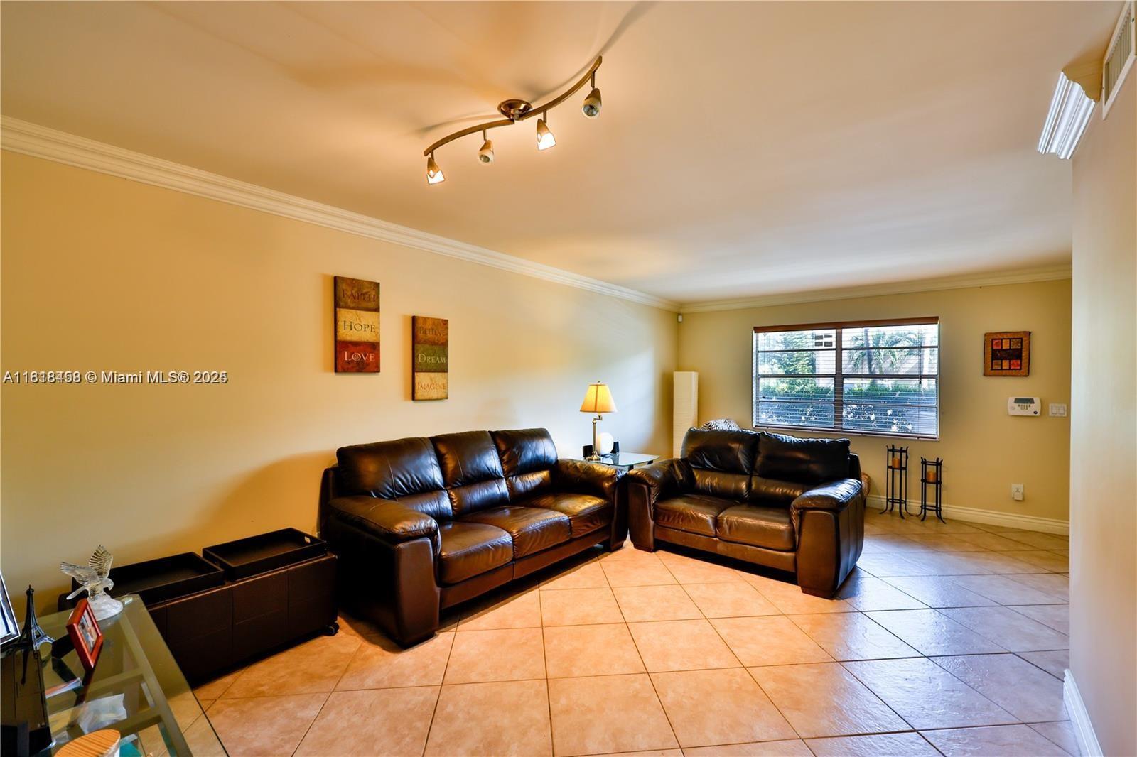 BLUE LAKE TOWNHOUSES COND - Residential
