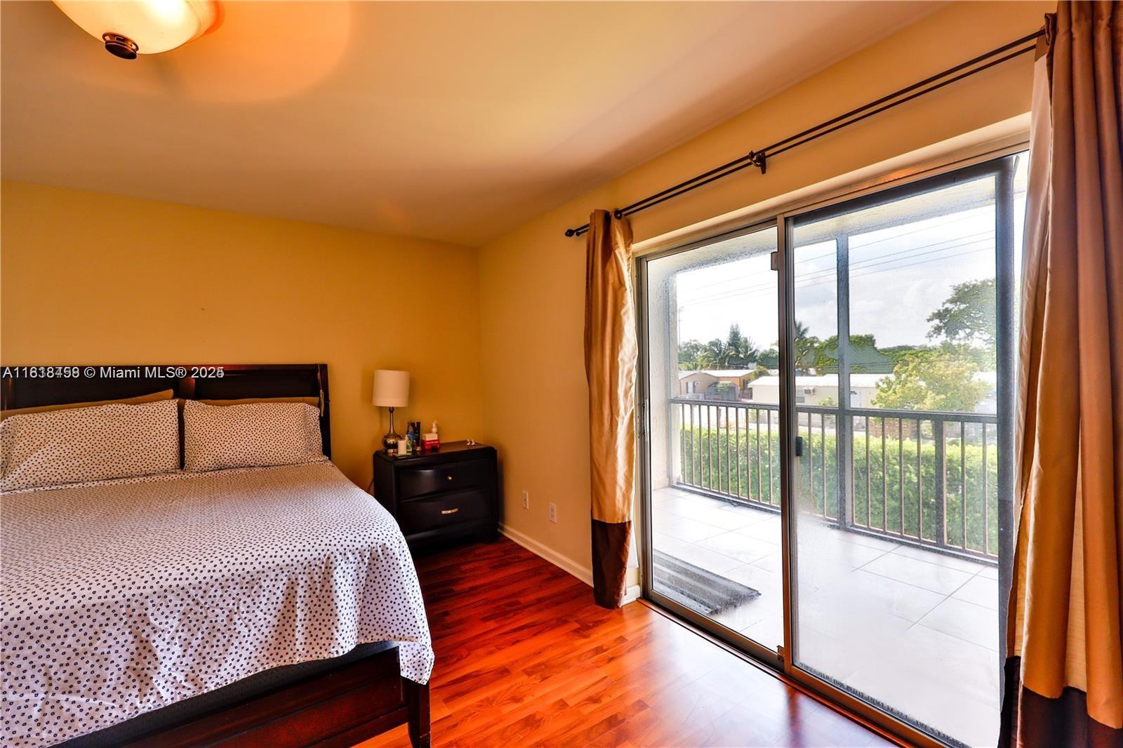 BLUE LAKE TOWNHOUSES COND - Residential
