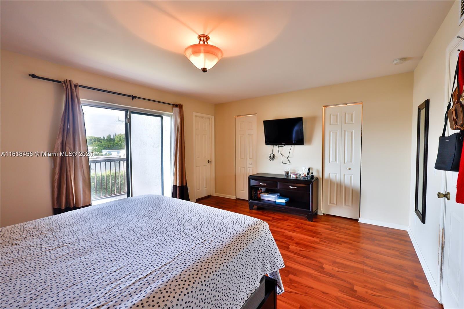 BLUE LAKE TOWNHOUSES COND - Residential