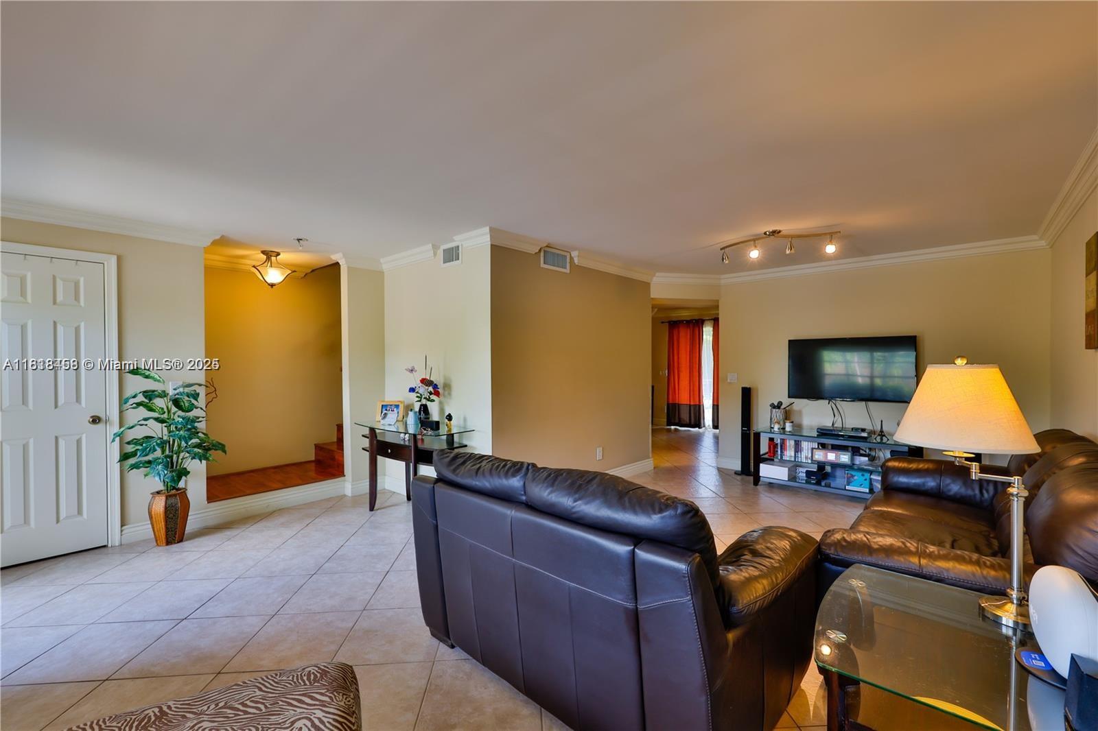 BLUE LAKE TOWNHOUSES COND - Residential