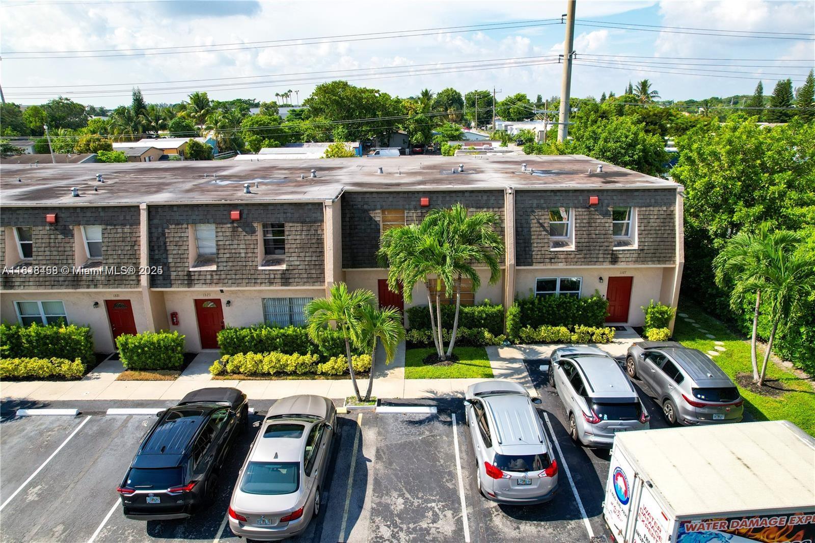 BLUE LAKE TOWNHOUSES COND - Residential