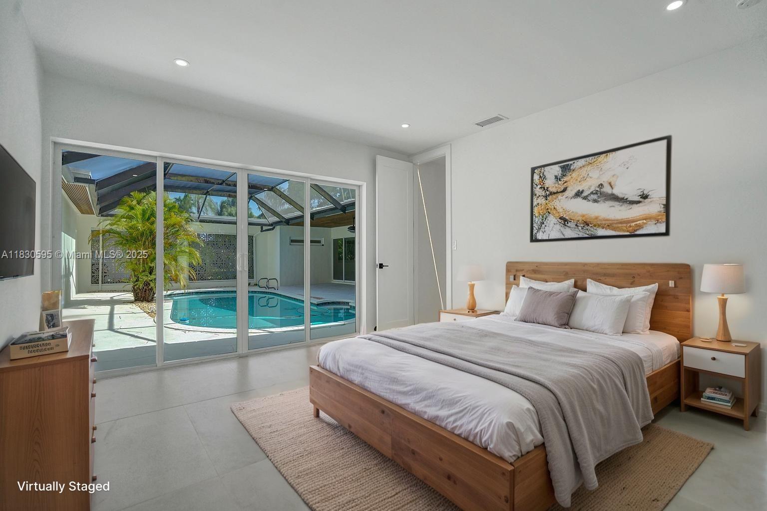 HOLLYWOOD HILLS - Residential