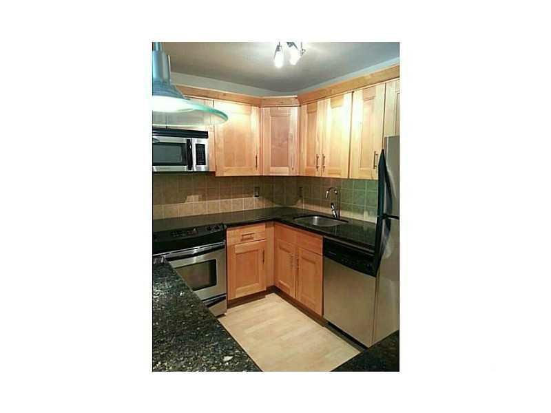 Gorgeous 2 bedrooms apt, laminated floors throughout, beautiful remodeled kitchen, granite counter tops, stainless steel appliances, 2nd floor: No upstairs neighbors! High ceilings, excellent conditions, A+ schools, a must see!!! TEXT listing agent