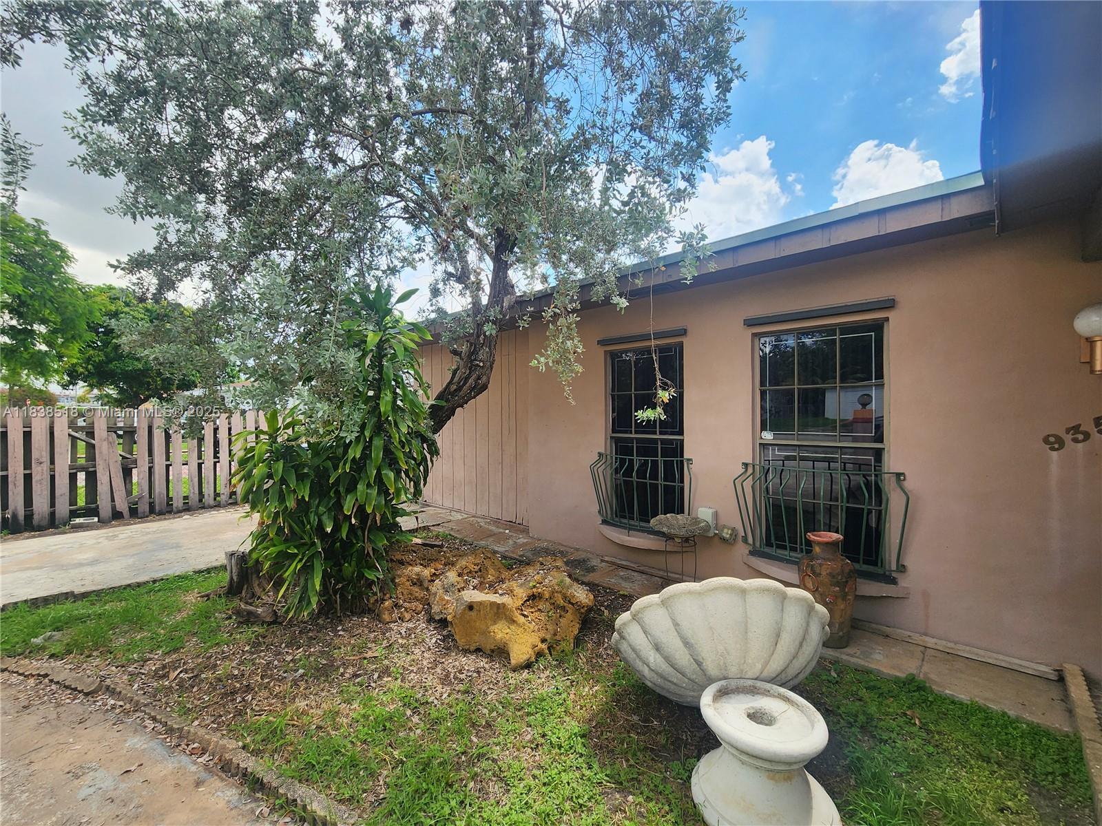 View photos, virtual tours, details... 935 SW 72nd Ave