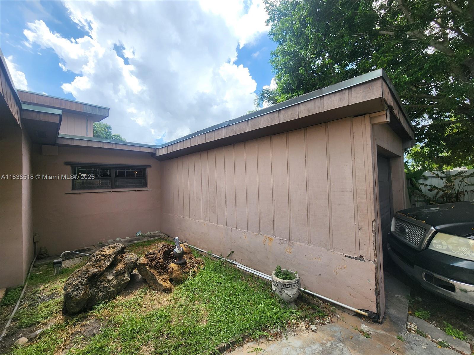 View photos, virtual tours, details... 935 SW 72nd Ave
