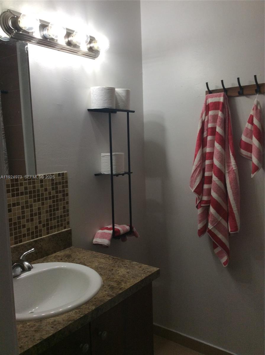 WATERSIDE TOWNHOMES SEC 1 - Residential