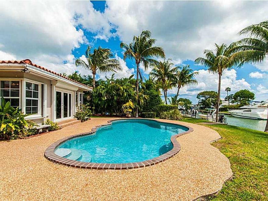 ST.BARTH'S-STYLE BUNGALOW ON 100 FEET OF WATERFRONT ON A 12,740 SF LOT. Located at the mouth of the bay. Dock your boat at this 3 bedrooms split floor plan with hardwood floors throughout. Master Bedroom with large walk in closet and french doors to pool  and patio. Free-form Pool on the water with patio and garden for outdoor entertaining. Sits on the mouth of the bay with easy access to Wide Bay. Bay Point is a private community with the ultimate security, perfect for families.