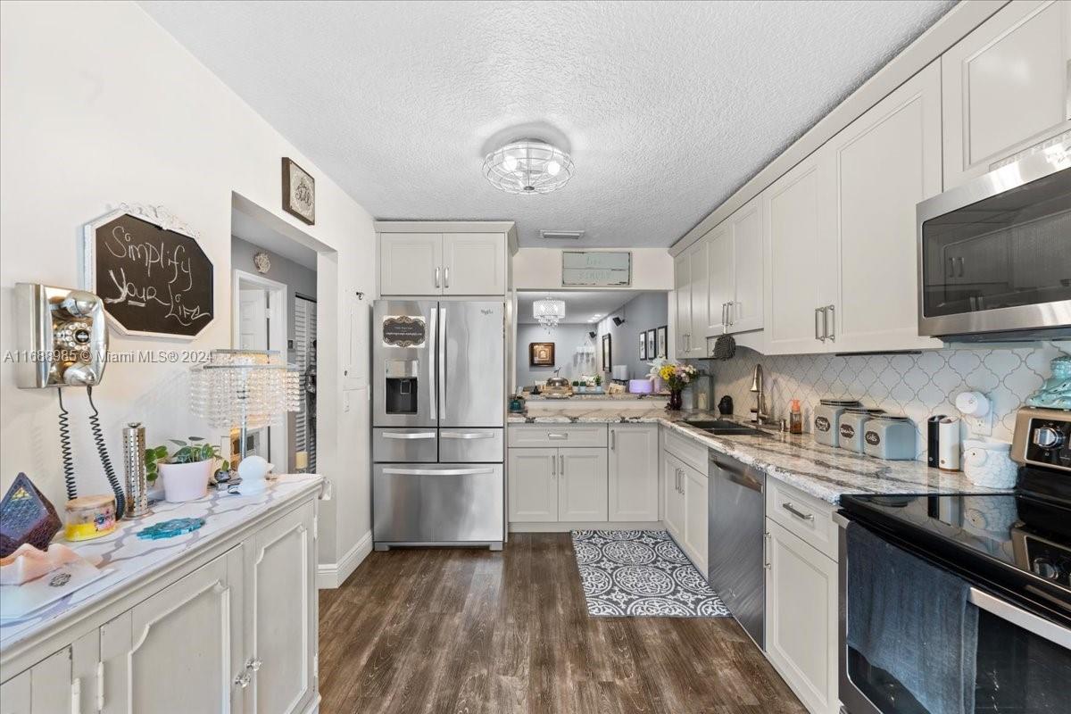 Property for Sale at 1150 Nw 99th Ave 69, Pembroke Pines, Miami-Dade County, Florida - Bedrooms: 3 
Bathrooms: 3  - $392,000