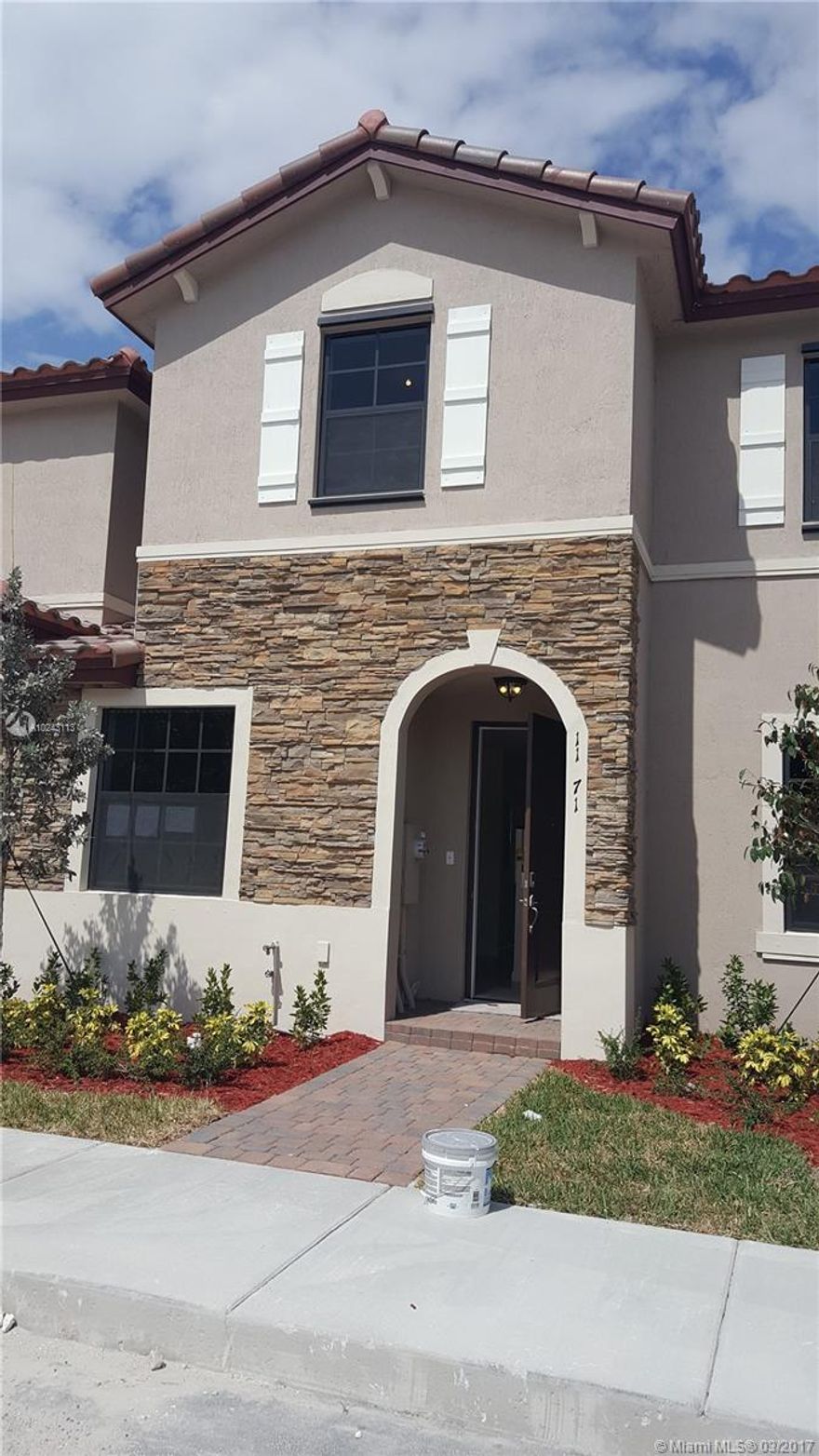 Fabulous brand new, never lived villa in Artesa. This villa has three bedrooms upstairs and combined living-dining room and family room downstairs. Artesa is very well located close to exit 9 of the Turnpike. With lots of shopping, schools and restaurants close by. The community has a clubhouse with a large pool for you to use.