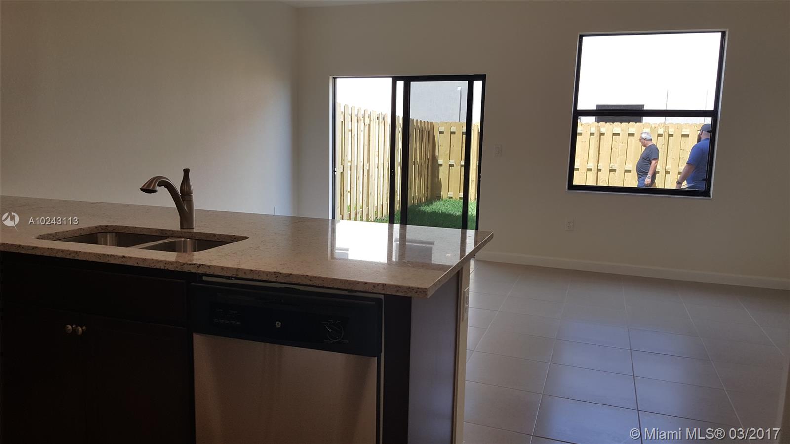 COCO PALM ESTATES - Residential Lease