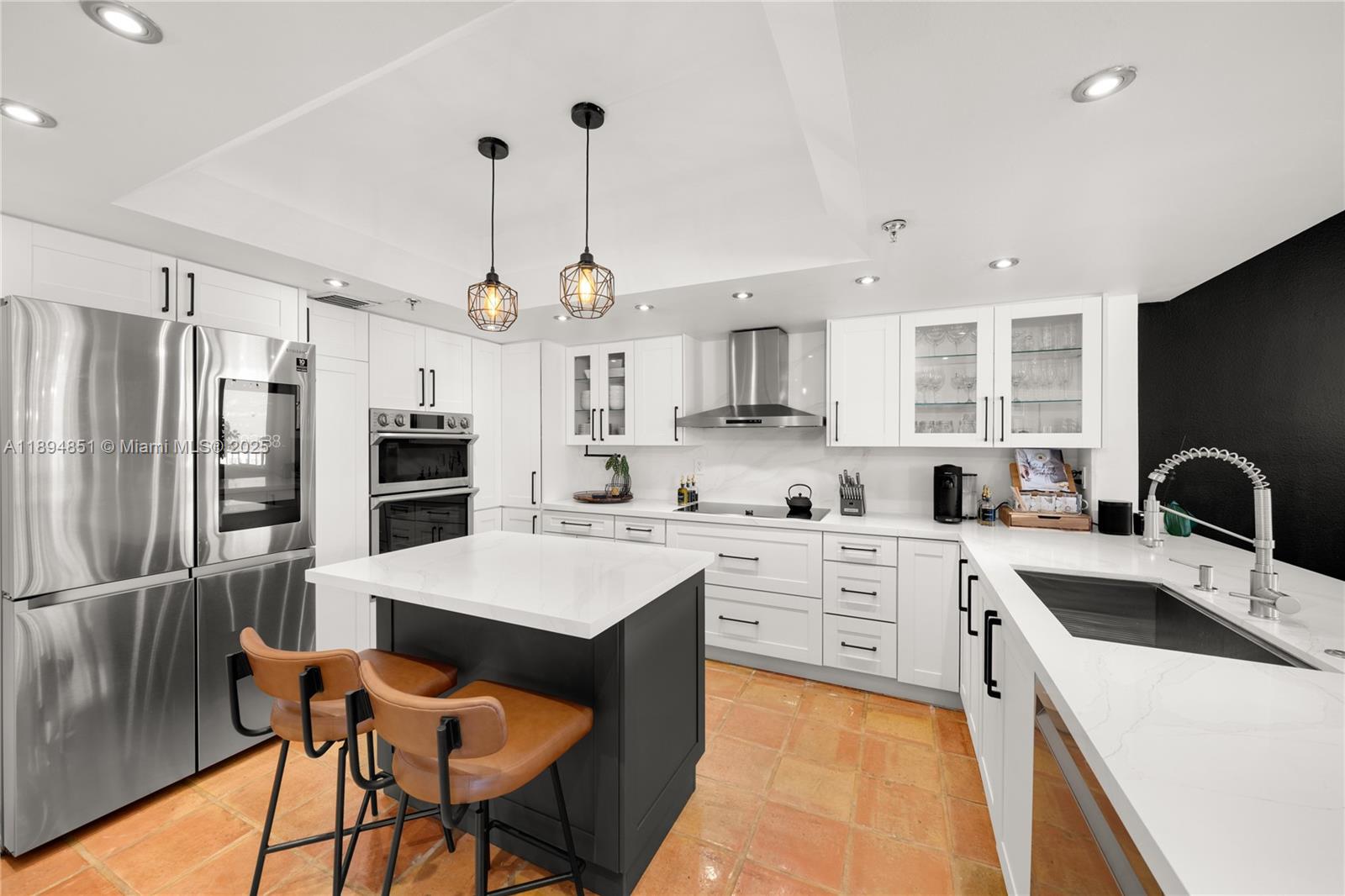 520 Brickell Key Dr APH00