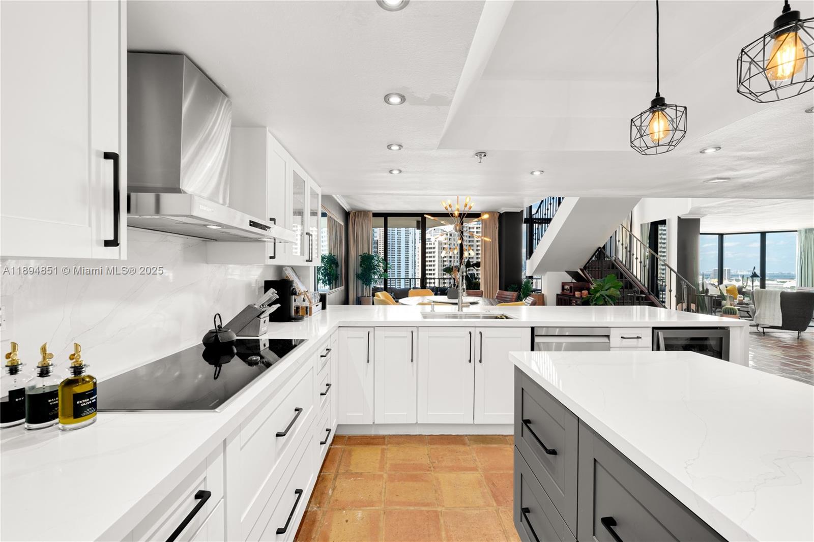 520 Brickell Key Dr APH00