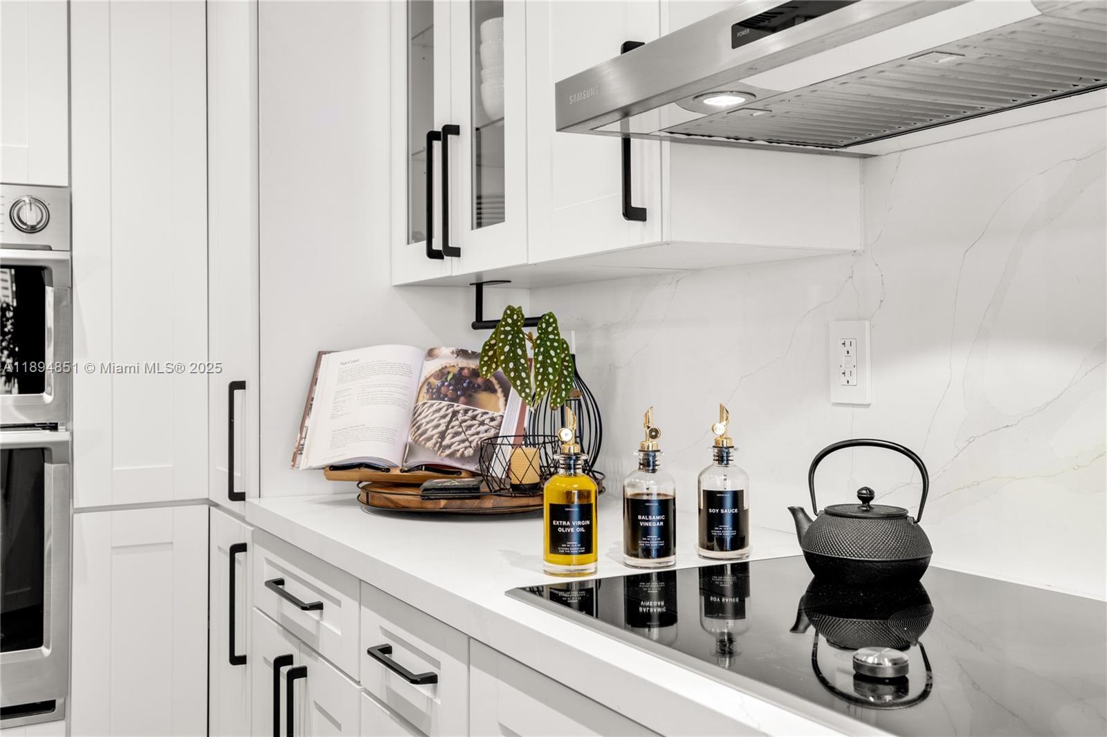 520 Brickell Key Dr APH00