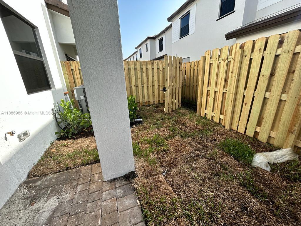 SUNSET PINES - Residential Lease