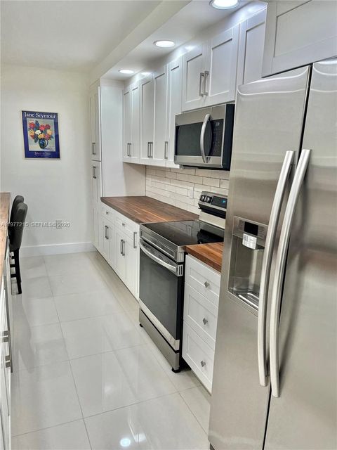 Tiny photo for 4001 Hillcrest Dr #1014, Hollywood, FL 33021 (MLS # A11977215)