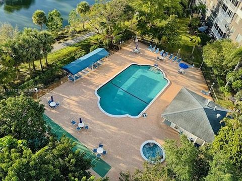 Tiny photo for 4001 Hillcrest Dr #1014, Hollywood, FL 33021 (MLS # A11977215)