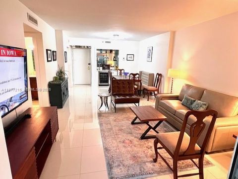 Tiny photo for 4001 Hillcrest Dr #1014, Hollywood, FL 33021 (MLS # A11977215)