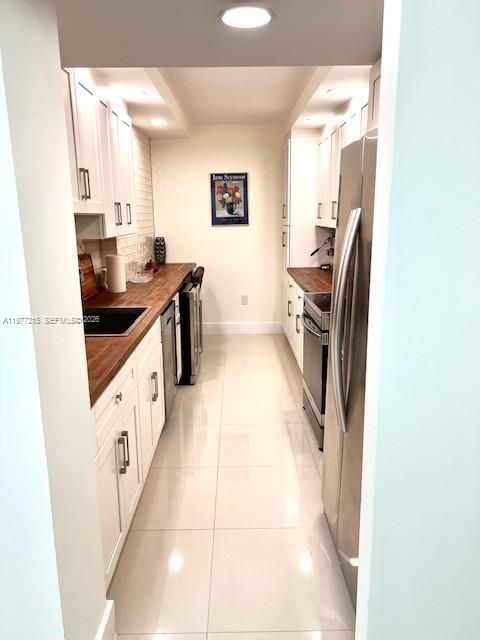 Tiny photo for 4001 Hillcrest Dr #1014, Hollywood, FL 33021 (MLS # A11977215)