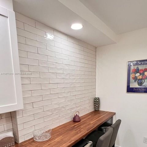 Tiny photo for 4001 Hillcrest Dr #1014, Hollywood, FL 33021 (MLS # A11977215)