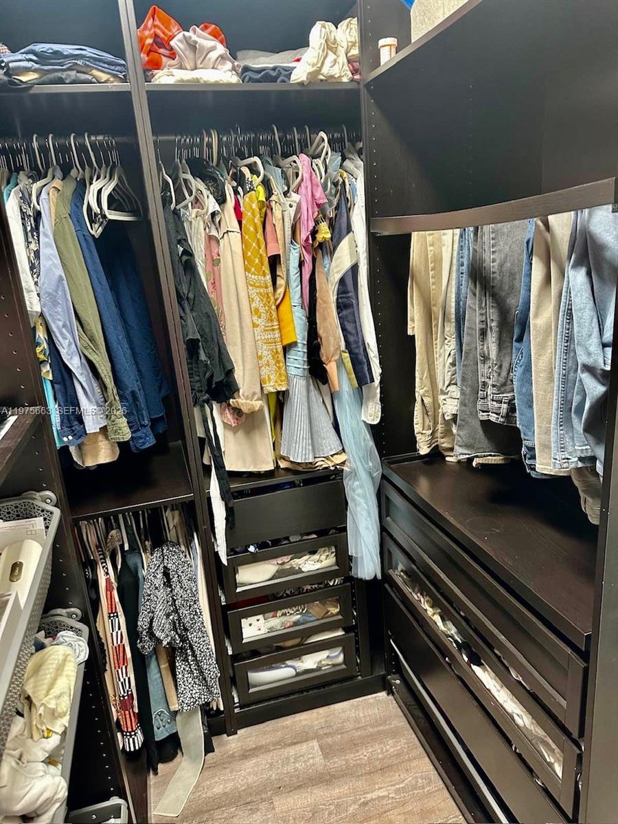 HILLCREST COUNTRY CLUB SO - Residential Lease